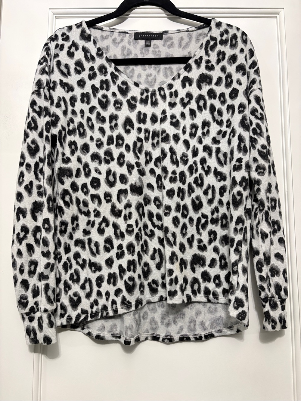 Gibsonlook Black & Light Gray Leopard V-Neck Long Sleeve Top